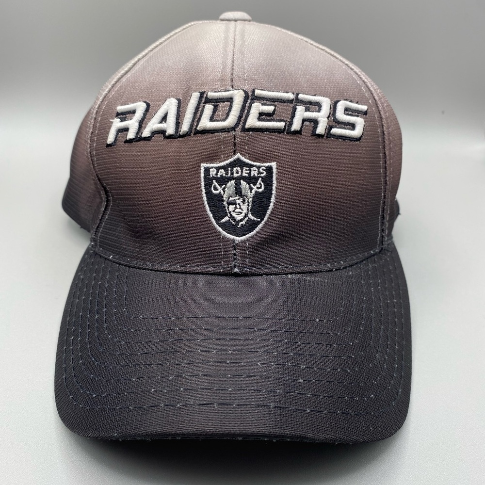 RAIDERS Black & Silver Logo NFL Pro Line / Puma Hook & Loop adjustable Hat